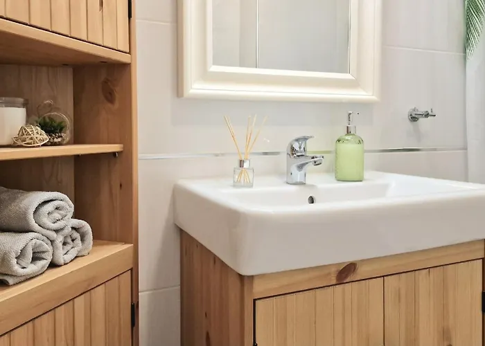 Strelitzia - Ocean View & Heated Pool דירה