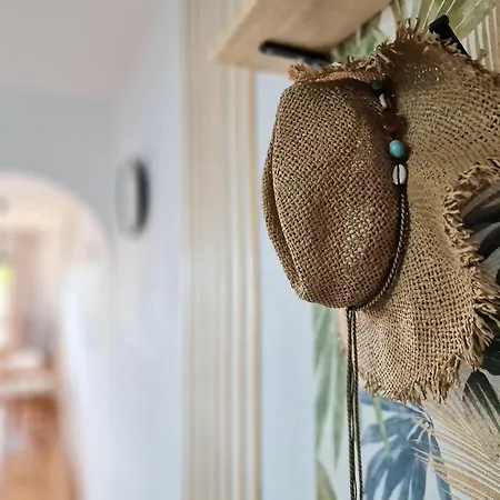 Strelitzia - Ocean View & Heated Pool Apartament *