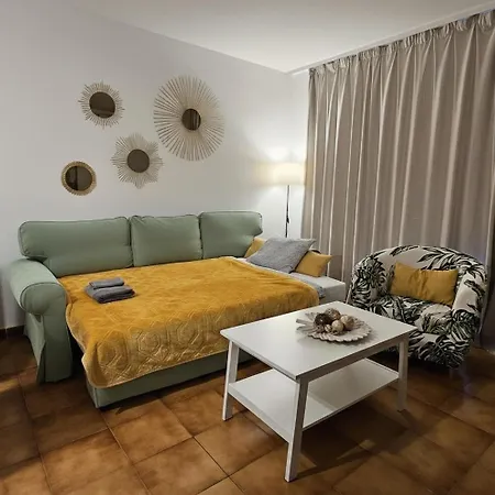 Strelitzia - Ocean View & Heated Pool Apartament