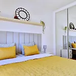 Strelitzia - Ocean View & Heated Pool Appartement