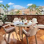 Strelitzia - Ocean View & Heated Pool Apartman *
