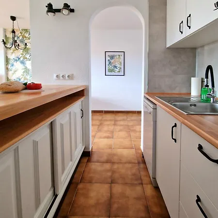 Strelitzia - Ocean View & Heated Pool Apartment San Miguel de Abona