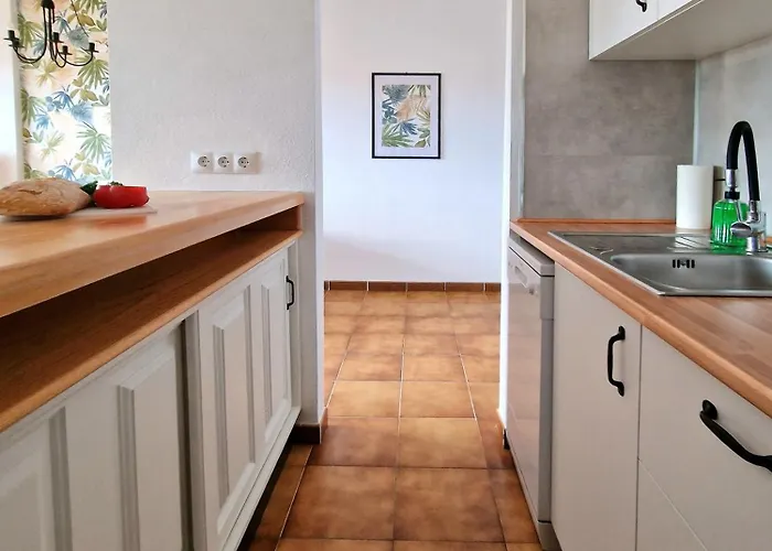 Strelitzia - Ocean View & Heated Pool Apartamento San Miguel de Abona