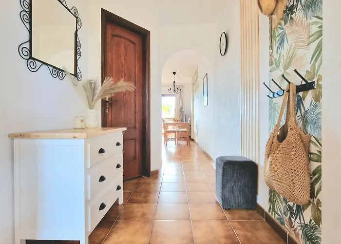 Strelitzia - Ocean View & Heated Pool San Miguel de Abona